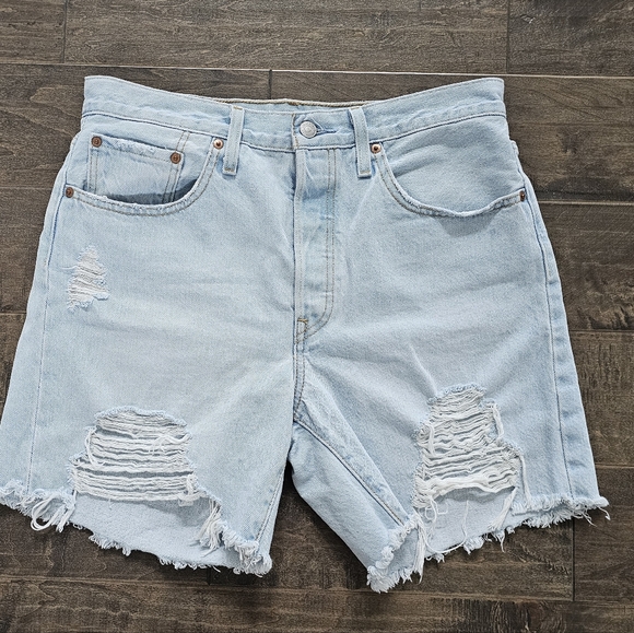 Levi's 501 Women's Light Blue Distressed Button Fly Denim Shorts Sz 30 - Picture 1 of 7